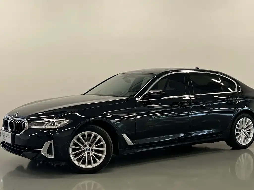 BMW 5 Series — фото 1