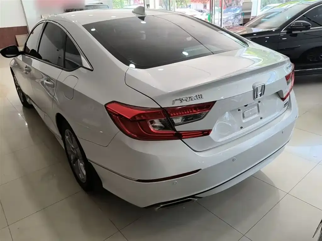 Honda Accord — фото 9