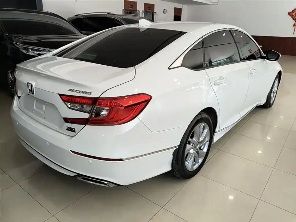 Honda Accord — фото 10