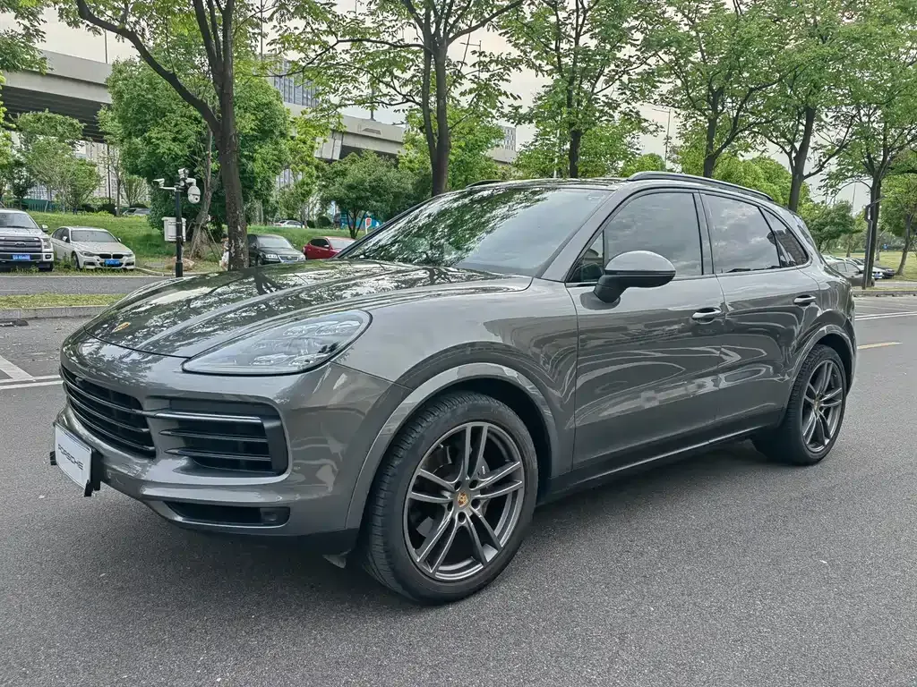 Porsche Cayenne — фото 1