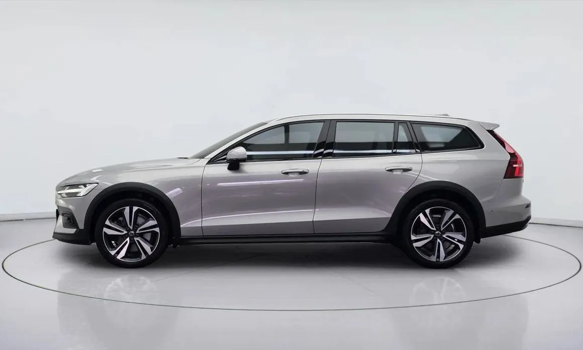 Volvo V60 2023 из KR, фото 4