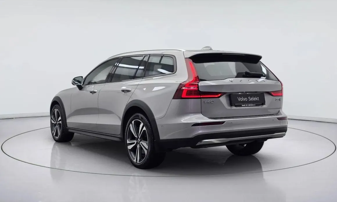 Volvo V60 2023 из KR, фото 3
