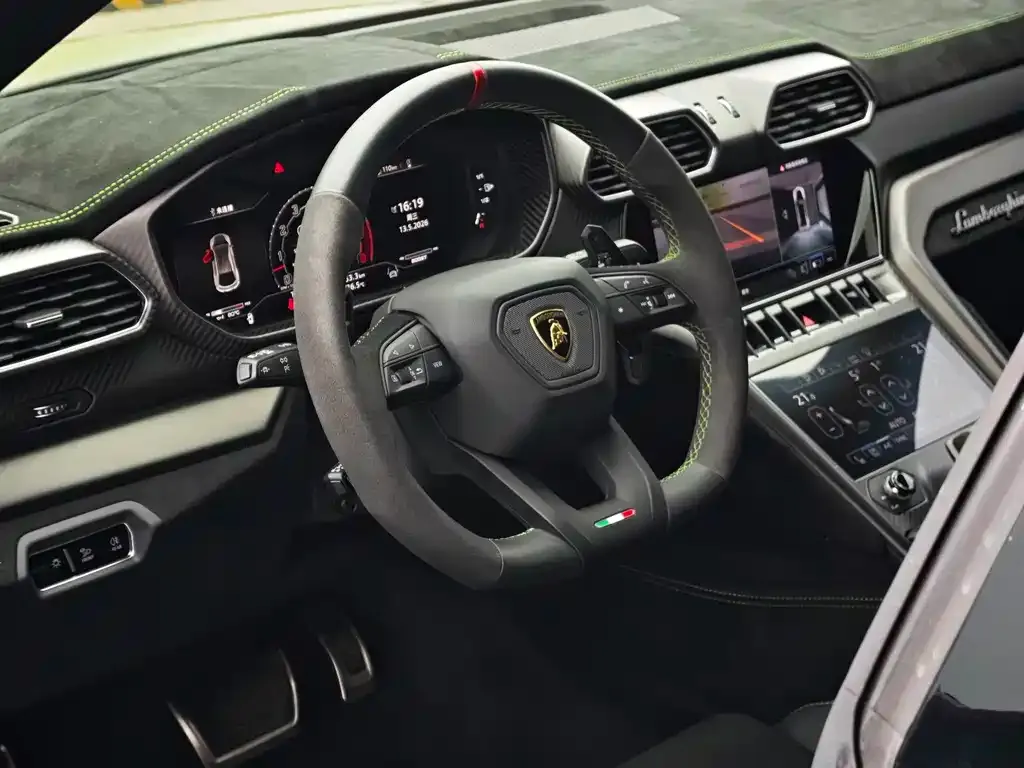 Lamborghini Urus — фото 10