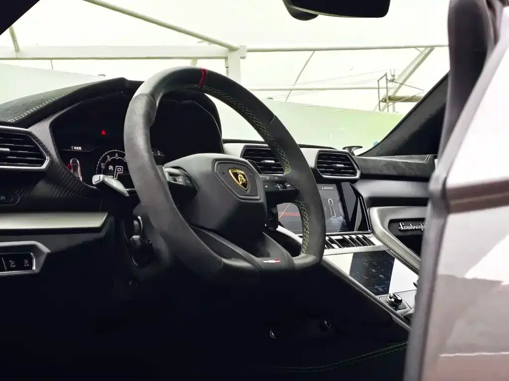 Lamborghini Urus — фото 6