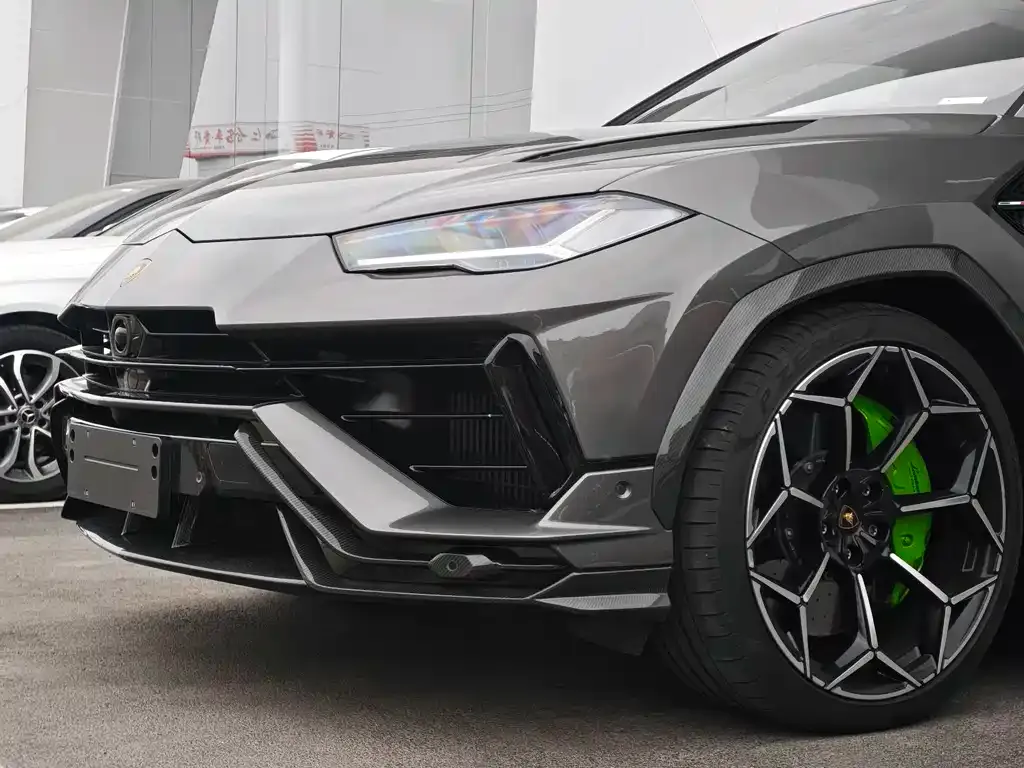 Lamborghini Urus — фото 9