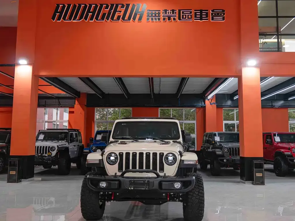 Jeep Wrangler — фото 8