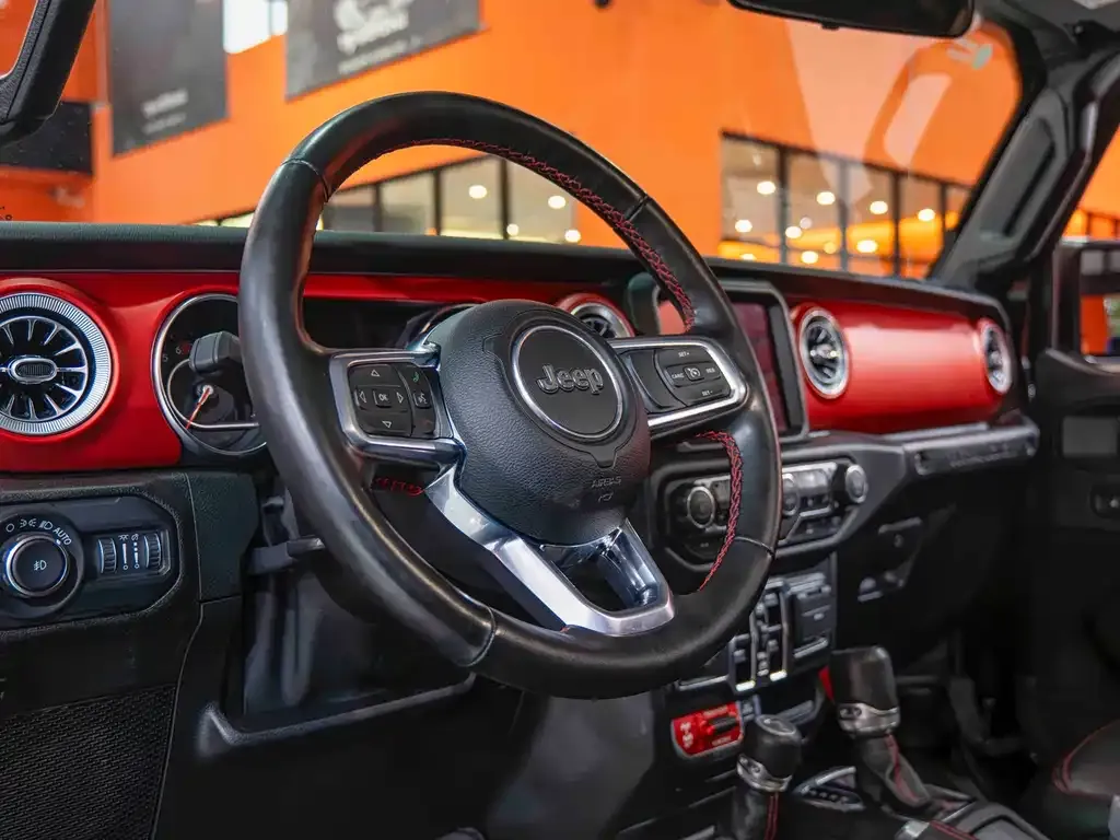 Jeep Wrangler — фото 10