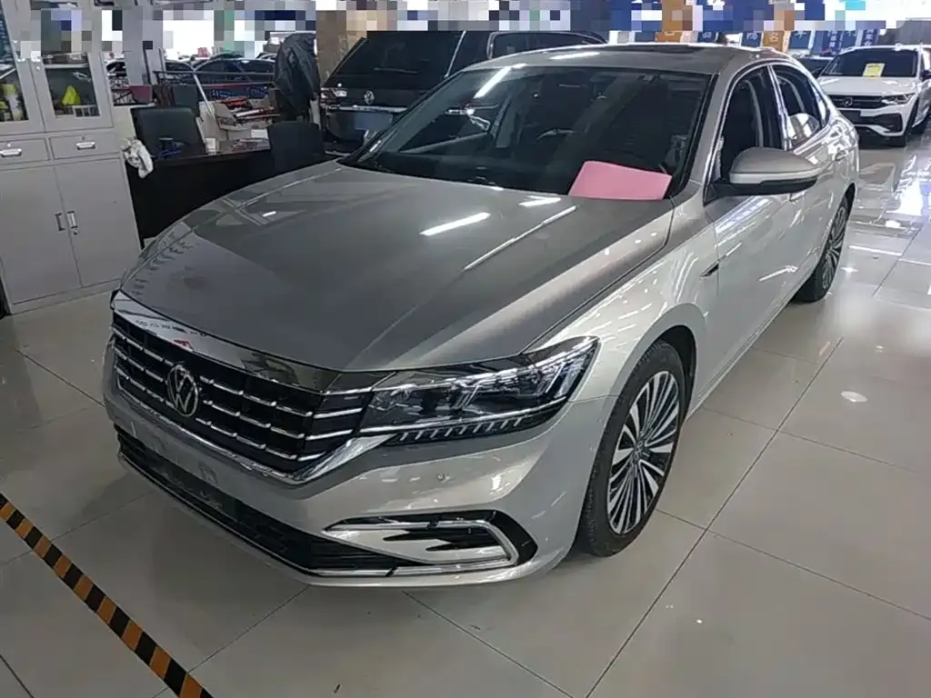 Volkswagen Passat — фото 1