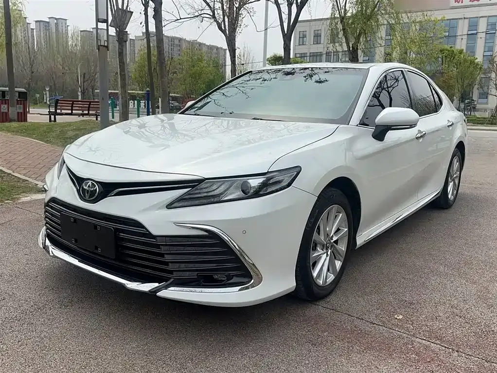 Toyota Camry — фото 7