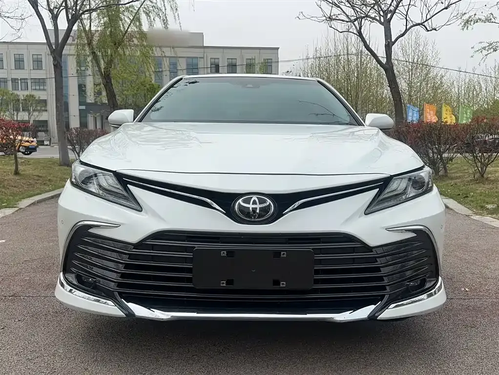 Toyota Camry — фото 4