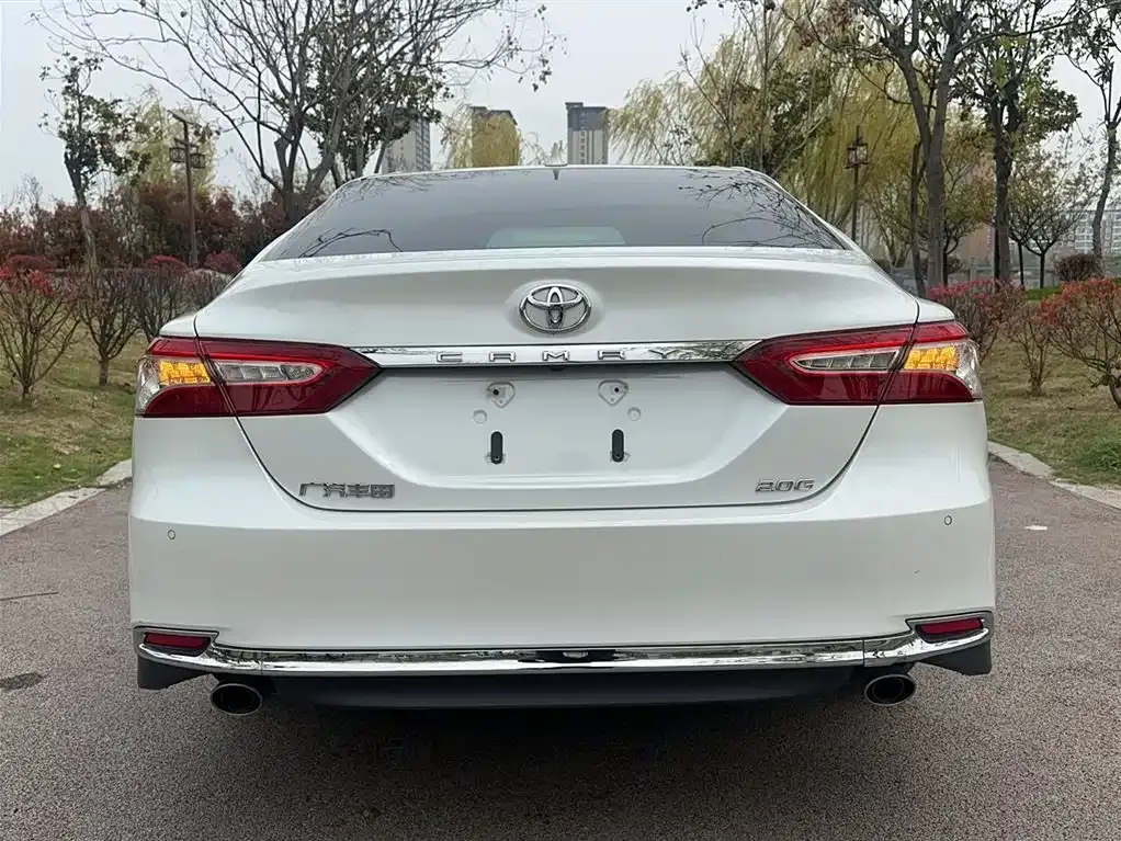 Toyota Camry — фото 10