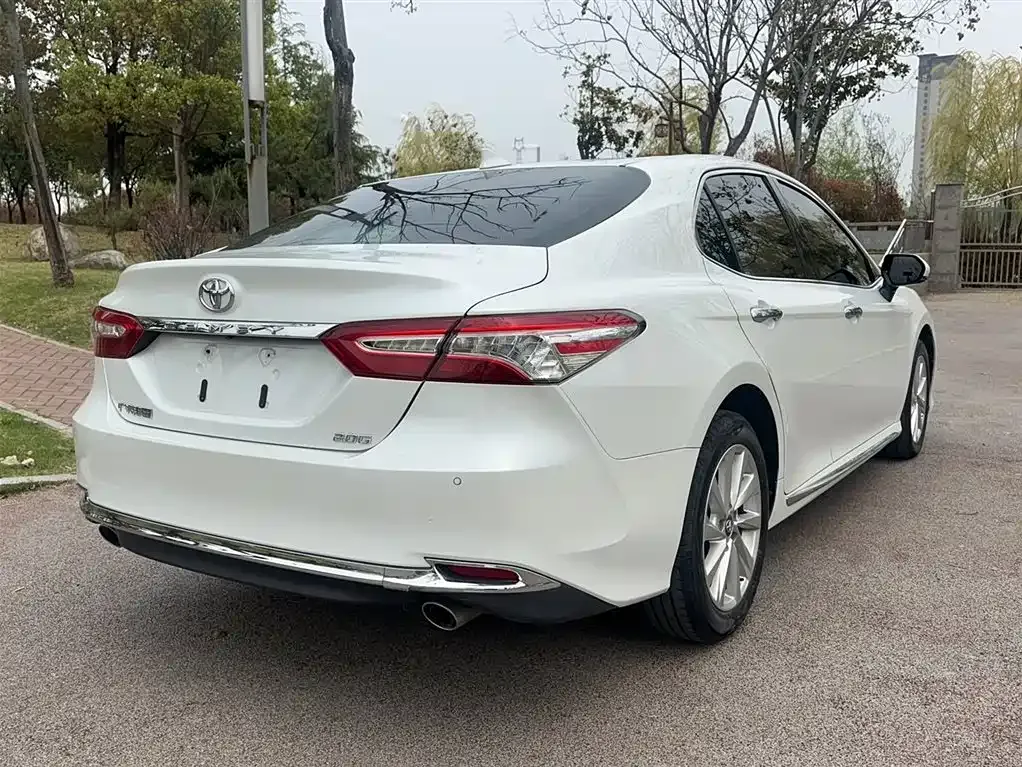 Toyota Camry — фото 6