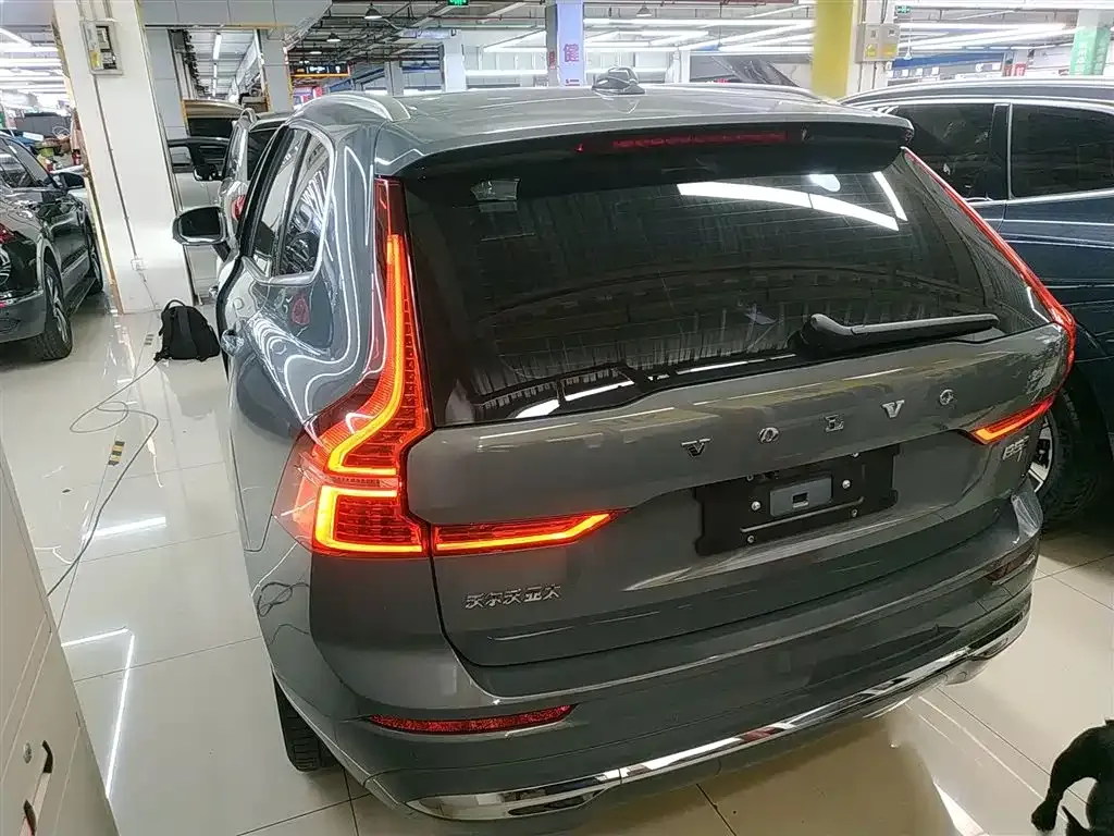 Volvo XC60 — фото 7