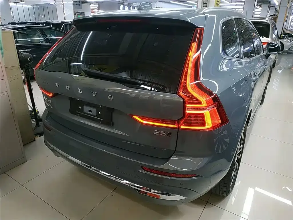 Volvo XC60 — фото 9