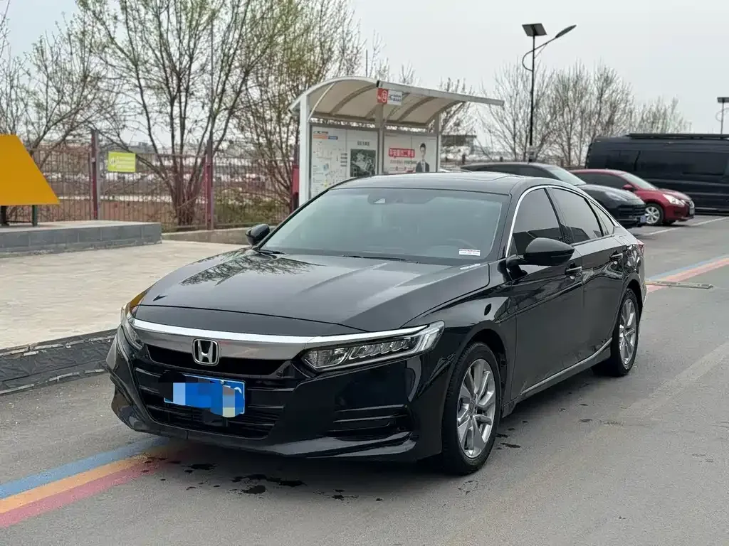 Honda Accord — фото 1