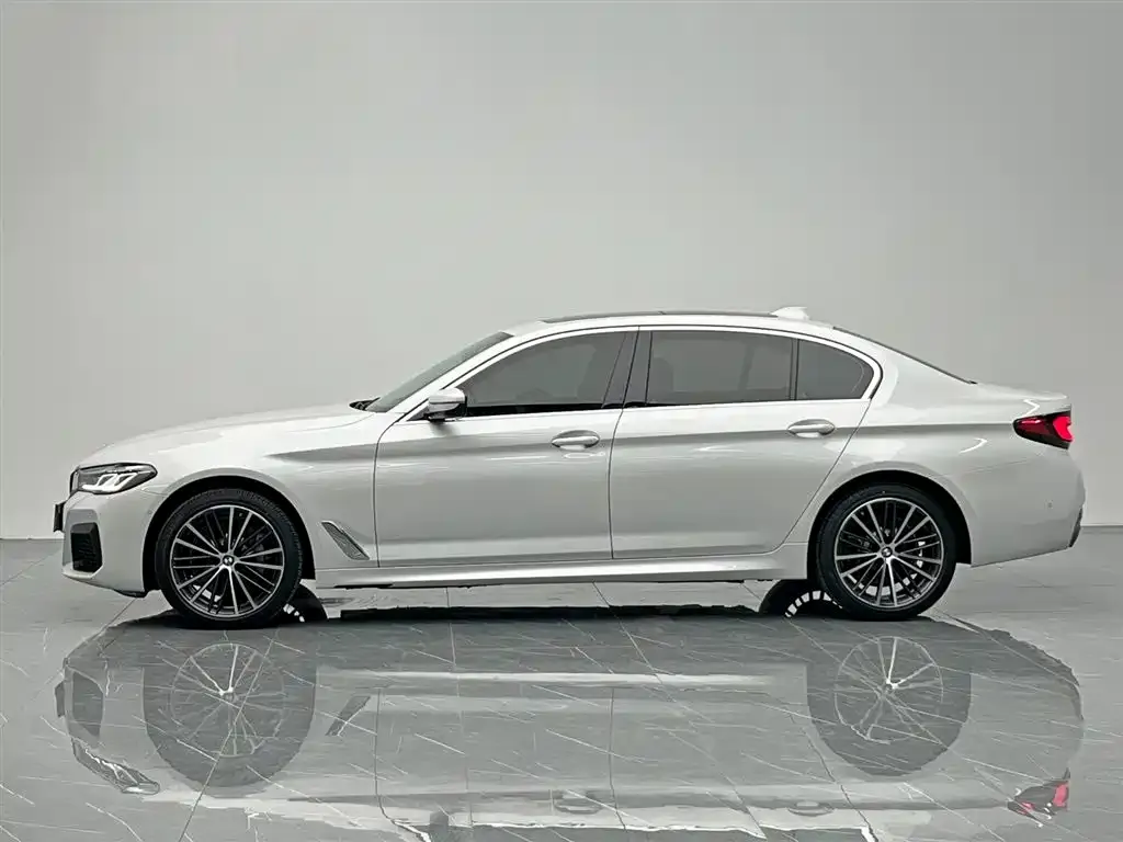 BMW 5 Series — фото 4