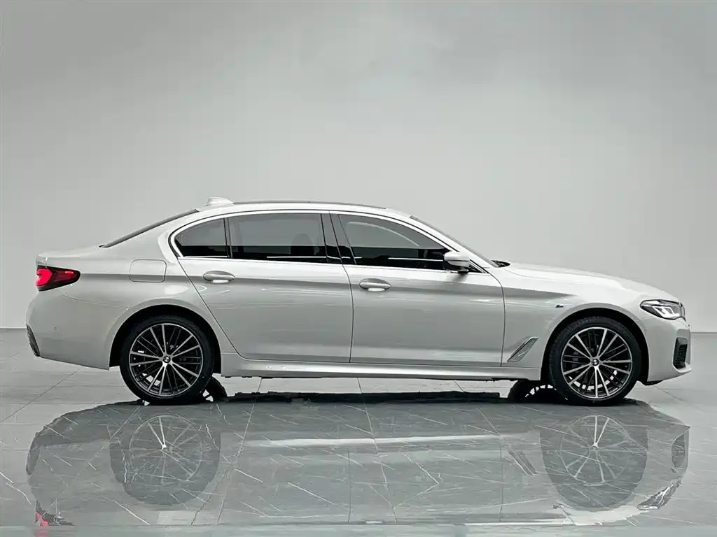 BMW 5 Series — фото 10