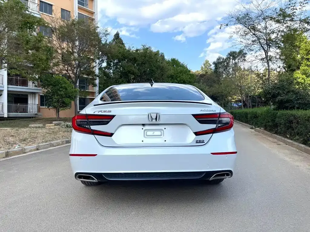 Honda Accord — фото 7