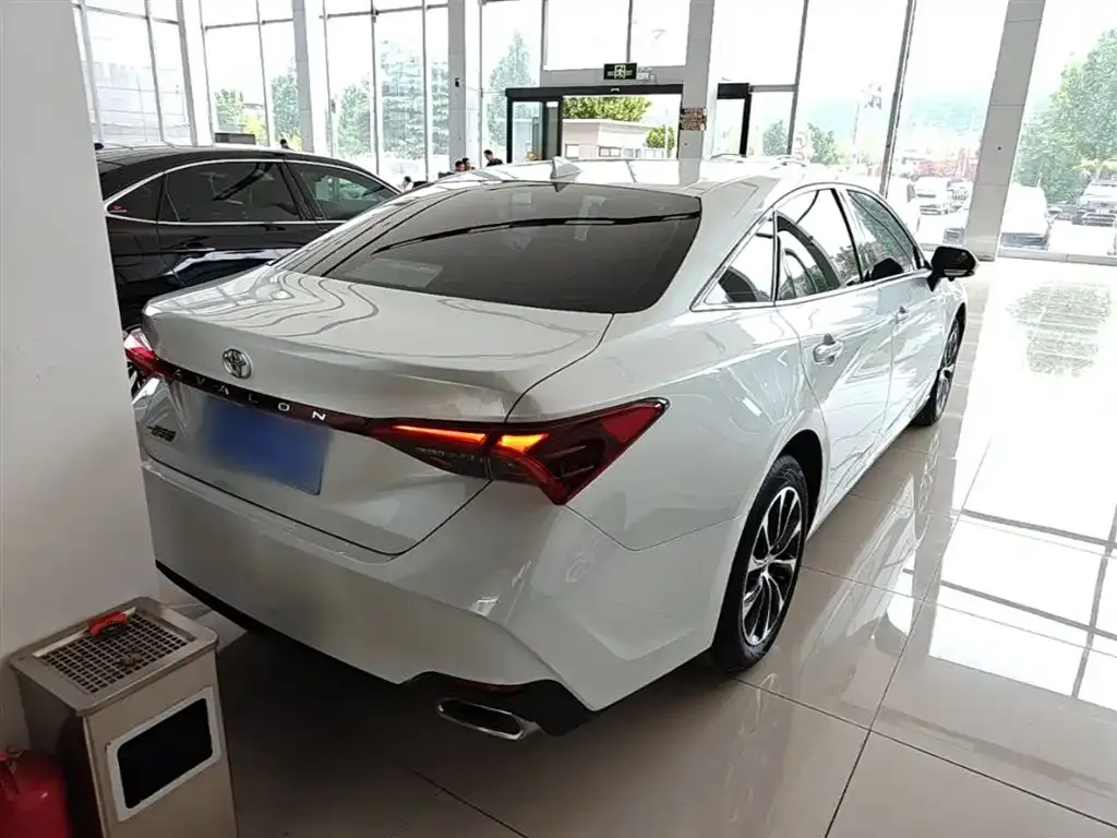 Toyota Avalon 2023 из CN, фото 9