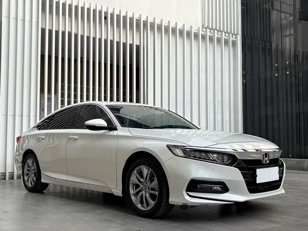 Honda Accord — фото 8
