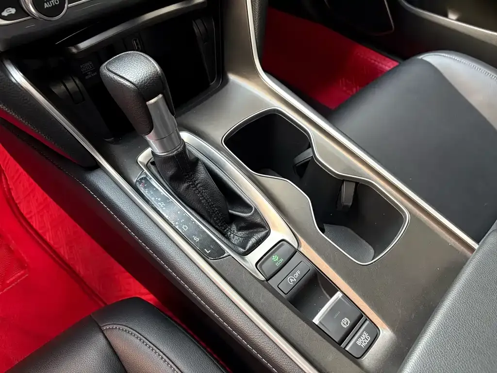 Honda Accord — фото 10