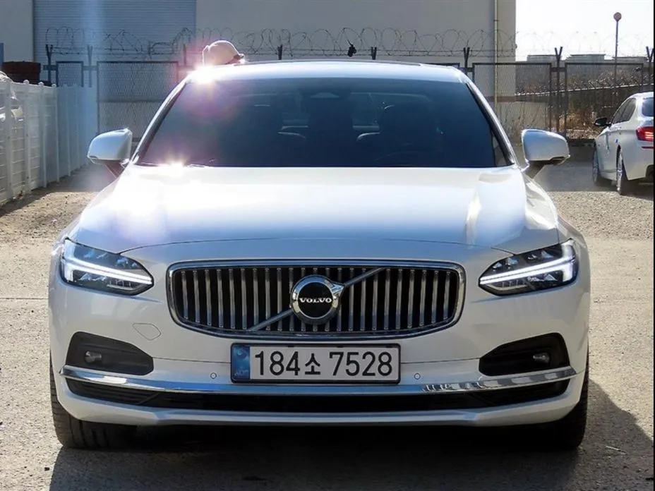 Volvo S90 — фото 1