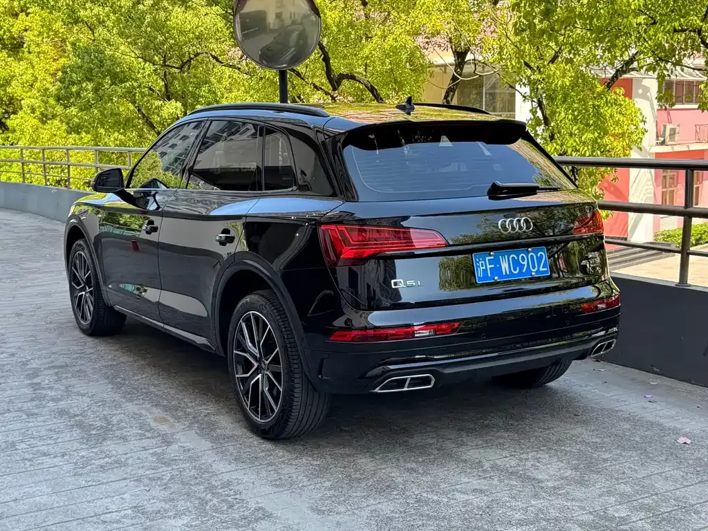 Audi Q5L — фото 10