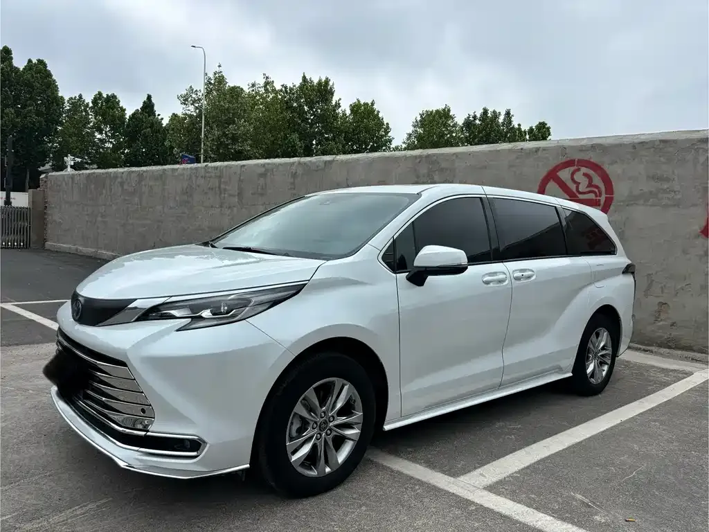 Toyota Sienna 2024 из CN, фото 1