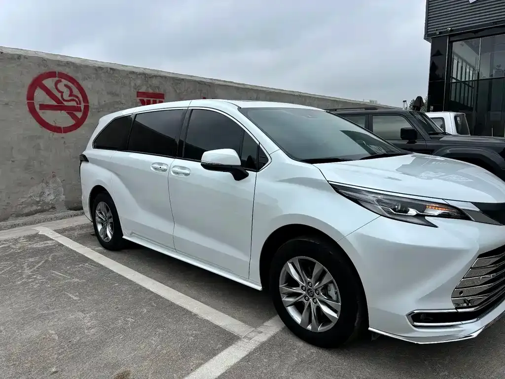 Toyota Sienna 2024 из CN, фото 5