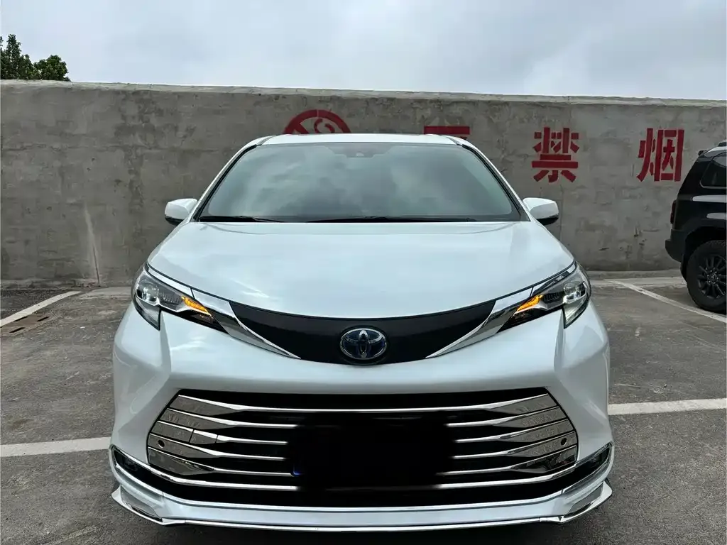 Toyota Sienna 2024 из CN, фото 6