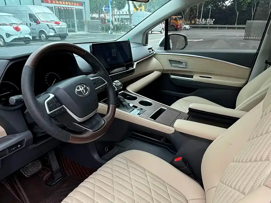 Toyota Sienna 2024 из CN, фото 7