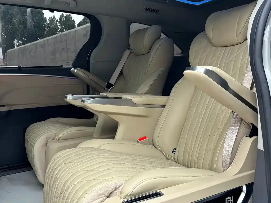 Toyota Sienna 2024 из CN, фото 9