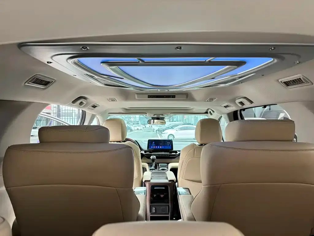 Toyota Sienna 2024 из CN, фото 2