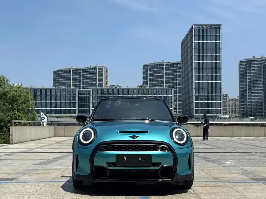 MINI Cooper (3-door) 2023 из CN, фото 2