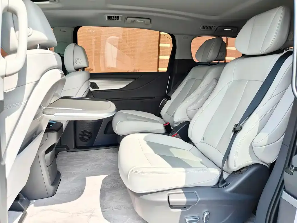 Buick GL8 2025 из CN, фото 4