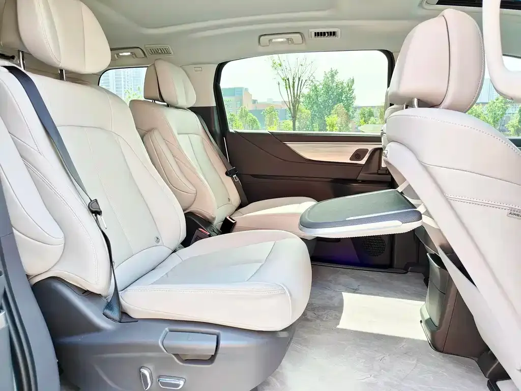 Buick GL8 2025 из CN, фото 3