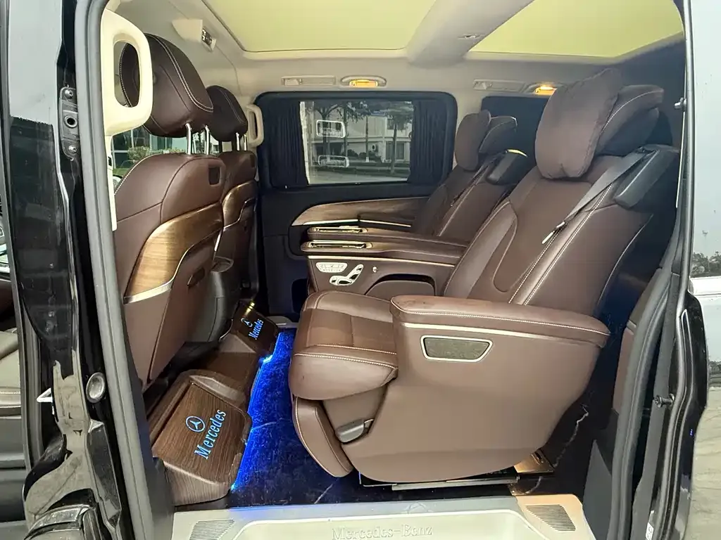 Mercedes-Benz V-Class 2023 из CN, фото 2