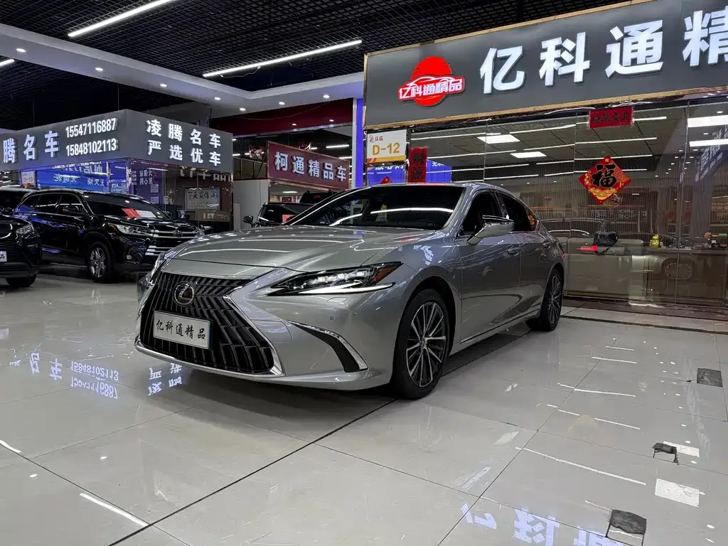 Lexus ES — фото 1