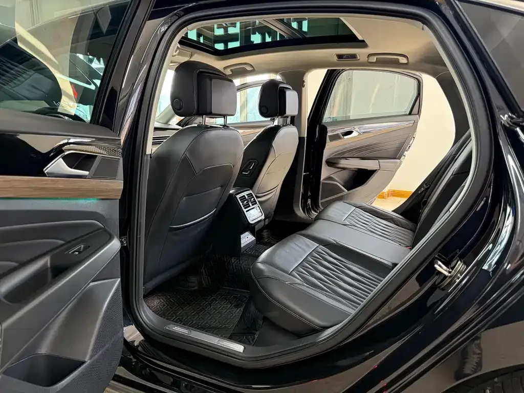 Volkswagen Passat 2021 из CN, фото 2