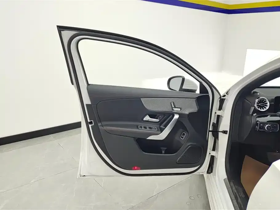 Mercedes-Benz A-Class 2023 из CN, фото 4