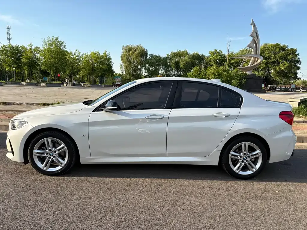 BMW 1 Series 2023 из CN, фото 9