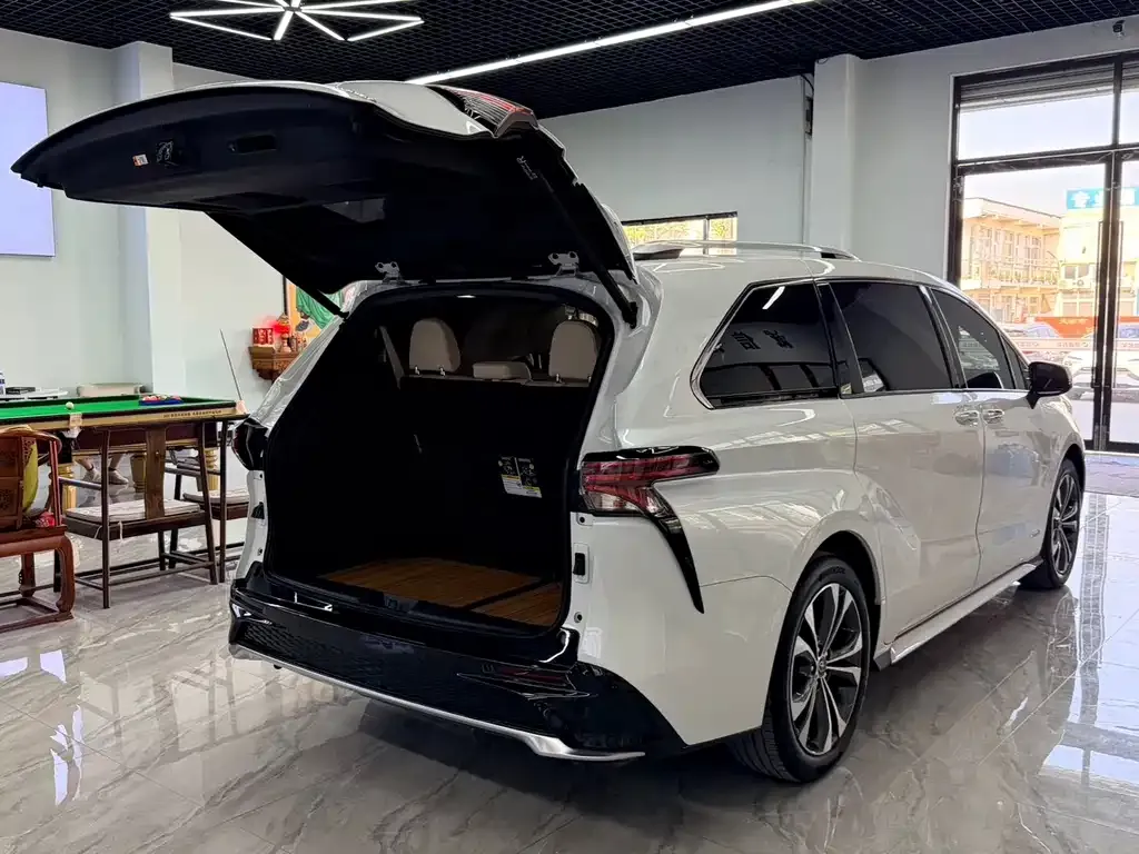 Toyota Granvia — фото 7