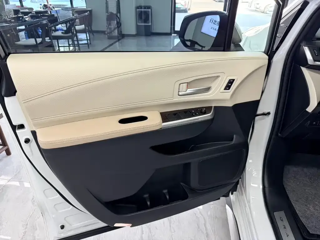 Toyota Granvia — фото 8