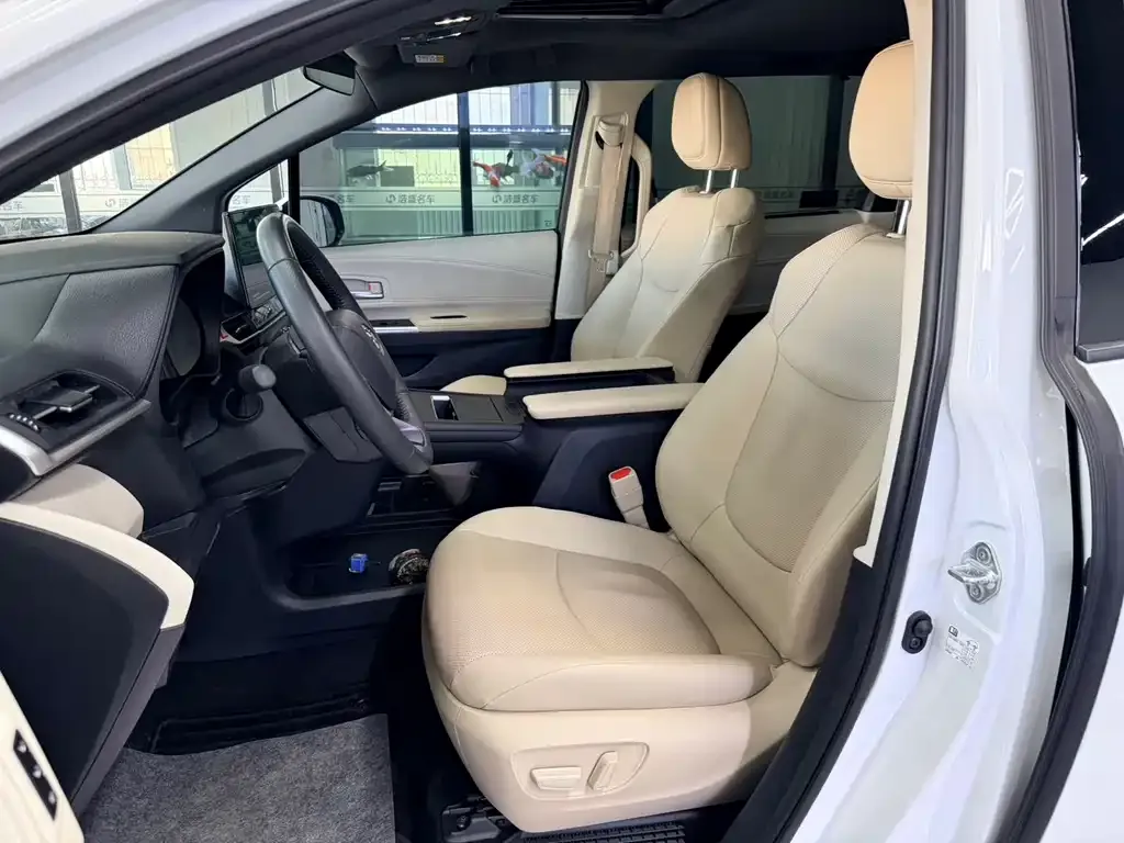 Toyota Granvia — фото 9