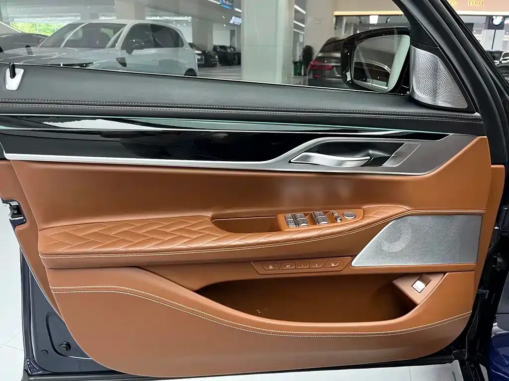 BMW 7 Series 2021 из CN, фото 8