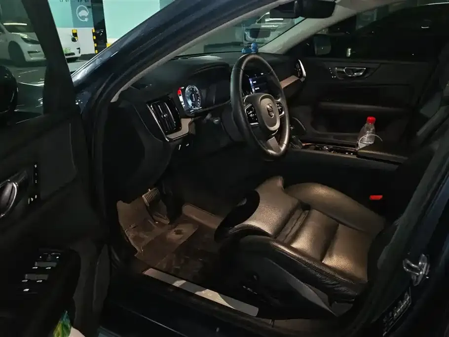Volvo S60 2021 из CN, фото 2