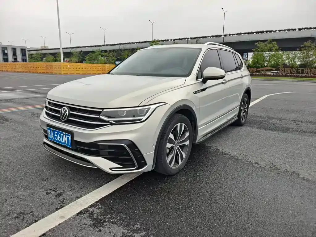 Volkswagen Tiguan L — фото 10