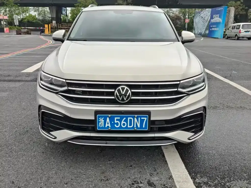 Volkswagen Tiguan L — фото 4