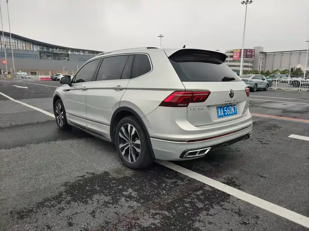 Volkswagen Tiguan L — фото 7