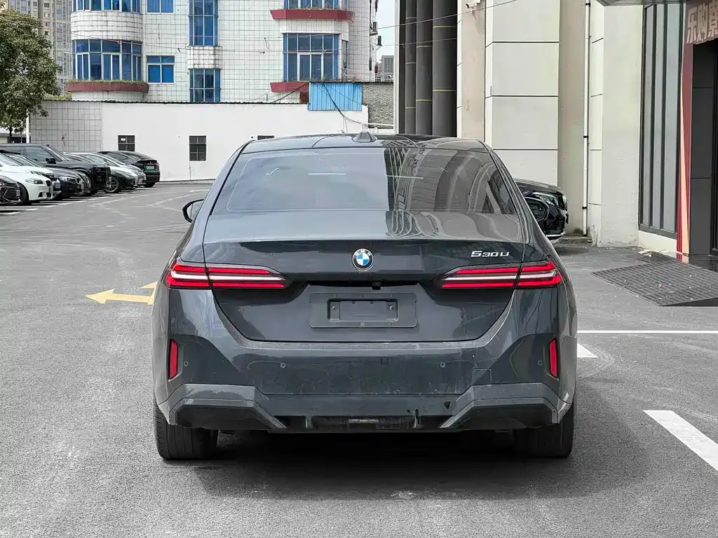 BMW 5 Series — фото 10